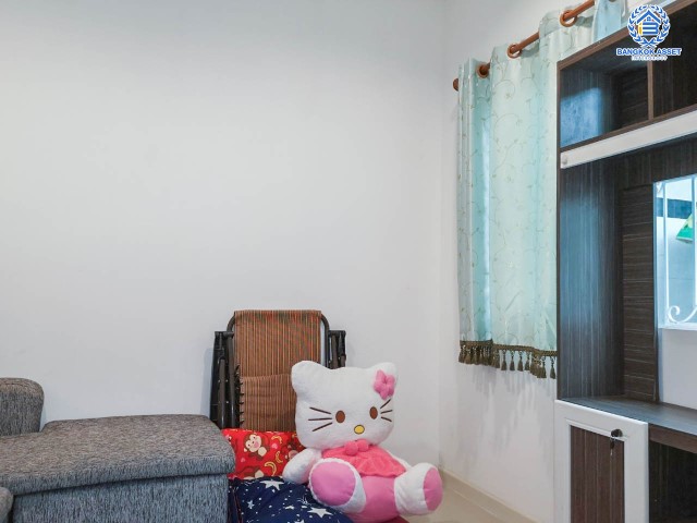 *****ทาวน์เฮ้าส์มือสองย่านปทุมธานี ม.ชวนชื่นทาวน์ รังสิต-คลอง1 เนื้อที่กว้างถึงเกือบ 23 ตร.ว. ฟังก์ชันจัดเต็ม 4 ห้องนอน 3 ห้องน้ำ 2 ที่จอดรถ บนทำเลเข้า-ออกเมืองสะดวก ใกล้รถไฟฟ้าสายสีแดง "สถานีรังสิต" และทางด่วน "อุตราภิมุข"